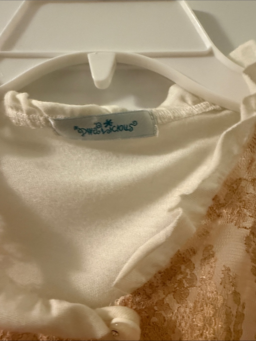 Cream Ruffled Lace Yoke Sleeveless Top size medium - Picture 3 of 3
